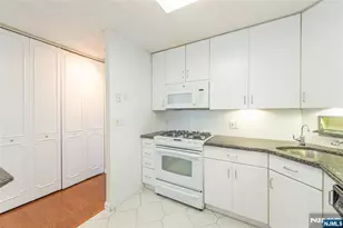 555 North Ave 21U, Fort Lee, NJ 07024 - Photo 9