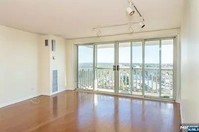 555 North Avenue 21U #21U, Fort Lee, NJ 07024 - Photo 5