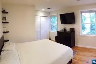 9 Burlington Pl, Fair Lawn, NJ 07410 - Photo 9