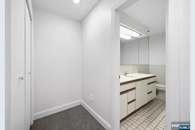 210 Whiteman 103 #103, Fort Lee, NJ 07024 - Photo 15