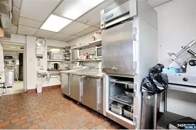 625 Wyckoff Avenue, Wyckoff Township, NJ 07481 - Photo 17