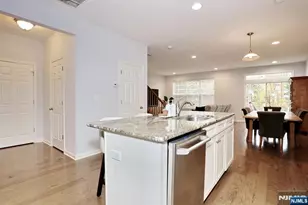 4 Masterson Ct 4, Waldwick, NJ 07463 - Photo 7