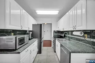 300 Winston Dr C1601, Cliffside Park, NJ 07010 - Photo 19