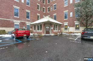 5401 Rio Vista Dr, Mahwah, NJ 07430 - Photo 3