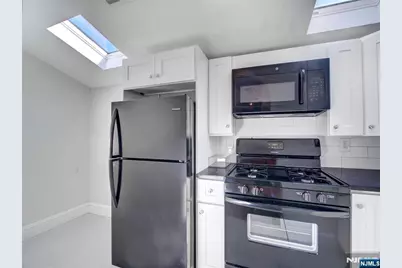 222 Lafayette Avenue Floor 2 #Floor 2, Lyndhurst Township, NJ 07071 - Photo 3