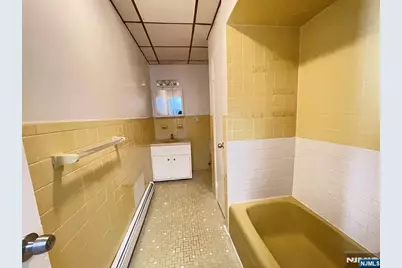 239 Stuyvesant Avenue 2 #2, Lyndhurst Township, NJ 07071 - Photo 7