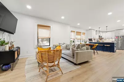 11 W Gouverneur Avenue, Rutherford, NJ 07070 - Photo 5