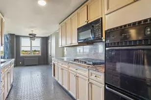 2200 N Central Road 10 J, Fort Lee, NJ 07024 - Photo 11