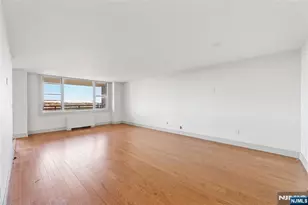 2200 N Central Road 10 J, Fort Lee, NJ 07024 - Photo 9