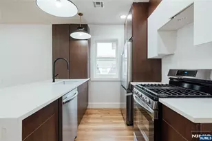 90 Hollywood Ave 2, East Orange, NJ 07018 - Photo 5