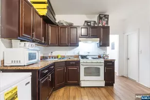 552 Norwood St, East Orange, NJ 07018 - Photo 11