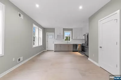 743 Kingsland Avenue, Ridgefield, NJ 07657 - Photo 7