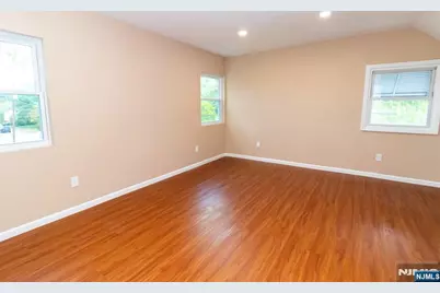 284 Continental Avenue, River Edge, NJ 07661 - Photo 15