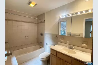 662 Undercliff Avenue 2nd Floor #2nd floor, Edgewater, NJ 07020 - Photo 17