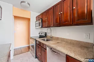 200 Winston 2921, Cliffside Park, NJ 07010 - Photo 11