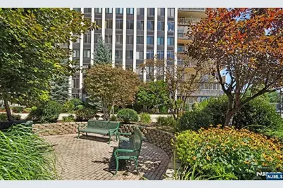 200 Winston 2921 #2921, Cliffside Park, NJ 07010 - Photo 33