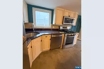 223 Day Avenue, Cliffside Park, NJ 07010 - Photo 21