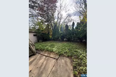 898 Lancaster Road, Ridgefield, NJ 07657 - Photo 3