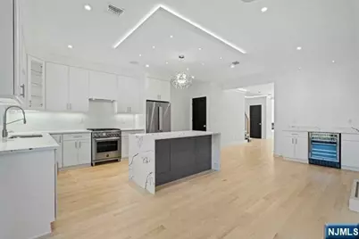 425 Grandview Place, Fort Lee, NJ 07024 - Photo 9