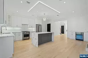 425 Grandview Pl, Fort Lee, NJ 07024 - Photo 9