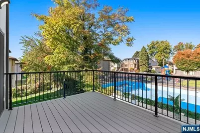 425 Grandview Place, Fort Lee, NJ 07024 - Photo 13