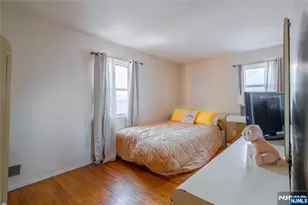 17A Garden Dr, Elmwood Park, NJ 07407 - Photo 9