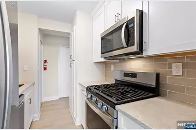 150 Overlook 12E #12E, Hackensack, NJ 07601 - Photo 3