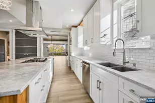 26 Hudson Terrace, Edgewater, NJ 07020 - Photo 11