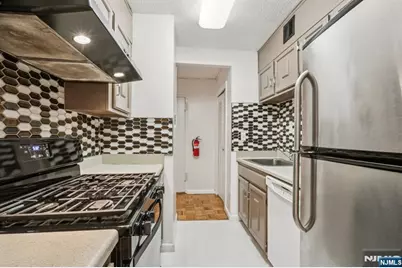 150 Overlook Avenue 6H #6H, Hackensack, NJ 07601 - Photo 17