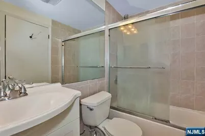 403 Nelson Court 403A #403A, Edgewater, NJ 07020 - Photo 9