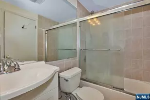 403 Nelson Ct 403A, Edgewater, NJ 07020 - Photo 9