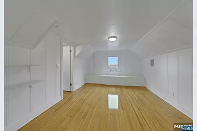 137 Johnson Avenue, Teaneck Township, NJ 07666 - Photo 23