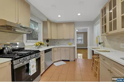 137 Johnson Avenue, Teaneck Township, NJ 07666 - Photo 13