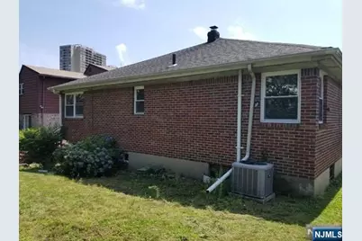 229 Mohegan Way, Fort Lee, NJ 07024 - Photo 13