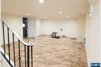 229 Mohegan Way, Fort Lee, NJ 07024 - Photo 11