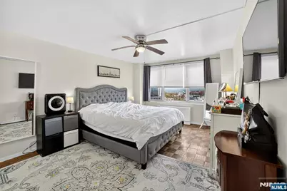 2100 Linwood Avenue 17U #17U, Fort Lee, NJ 07024 - Photo 17