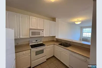 1100 River Road 302 #302, Edgewater, NJ 07020 - Photo 3
