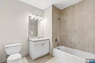 905 River Road 202, Edgewater, NJ 07020 - Photo 9