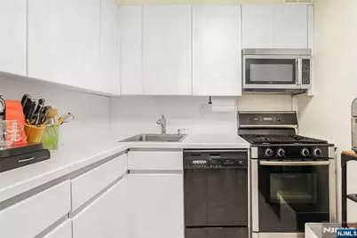 2000 Linwood Avenue 5L #5L, Fort Lee, NJ 07024 - Photo 11