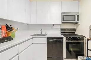 2000 Linwood Ave 5L, Fort Lee, NJ 07024 - Photo 11