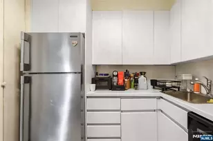 2000 Linwood Ave 5L, Fort Lee, NJ 07024 - Photo 9