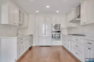 55 Victoria Pl, Fort Lee, NJ 07024 - Photo 15