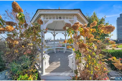 55 Victoria Place, Fort Lee, NJ 07024 - Photo 47