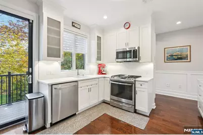 555 Edgewater Avenue 103 Reserve Ct. #103 Reserve Ct., Ridgefield, NJ 07657 - Photo 17