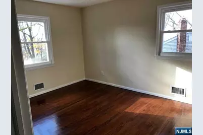 352 Maplewood Drive, Paramus, NJ 07652 - Photo 19