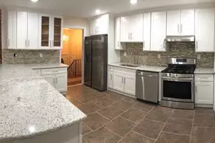 352 Maplewood Dr, Paramus, NJ 07652 - Photo 5