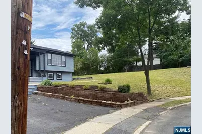 352 Maplewood Drive, Paramus, NJ 07652 - Photo 3