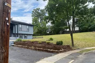 352 Maplewood Dr, Paramus, NJ 07652 - Photo 3