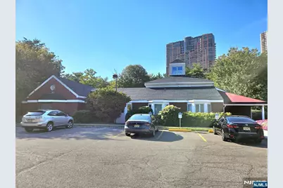 603 Franklin Court L603 #L603, Edgewater, NJ 07020 - Photo 3