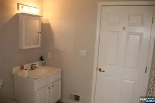 485 Saddle River Road 13, Saddle Brook Township, NJ 07663 - Photo 15